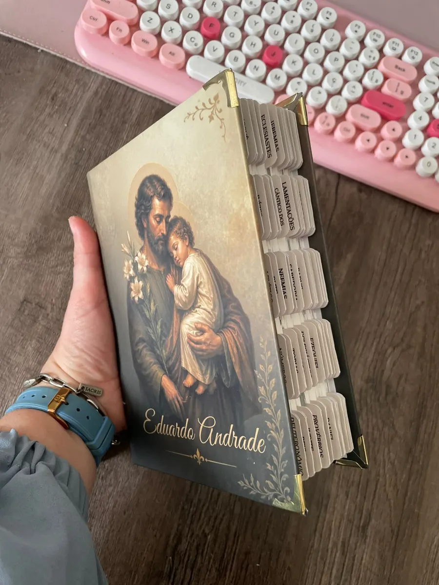 Bíblia com São José e o Menino Jesus, nome personalizado e abas